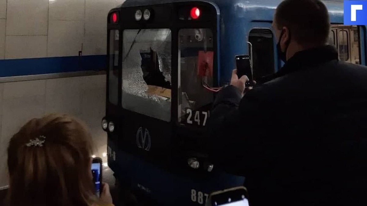 Упавший на пути в Петербургском метро пассажир погиб