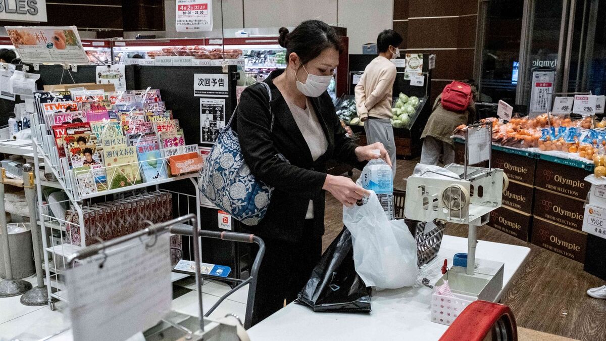 Туристы в супермаркетах Японии валятся от хохота: вот какой сюрприз ждет их на кассе