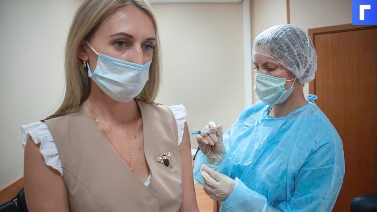 Каждого девятого россиянина не взяли на работу из-за прививки