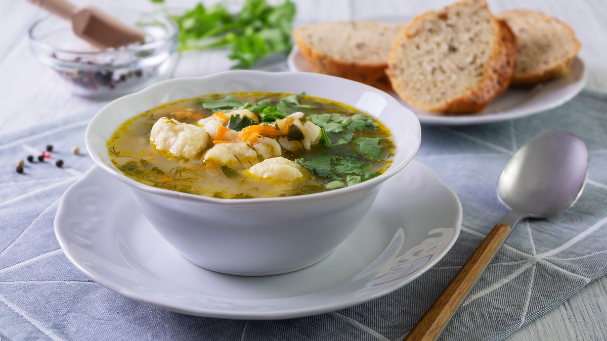 Клецки в супе не превратятся в бесформенные комки: готовить их нужно только так