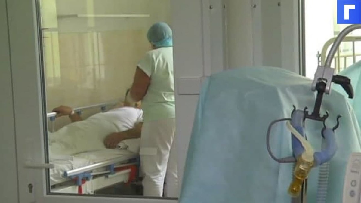 Появилось видео из больницы в Петербурге с заболевшими COVID-19 на полу