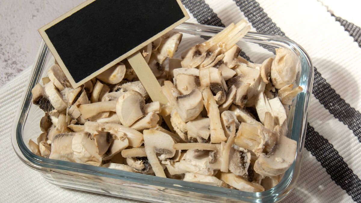 Сделайте это с грибами, перед тем как заморозить: сохранят незабываемый аромат