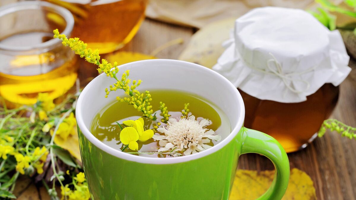 Вредно ли добавлять в чай мед: врач поставил жирную точку в вопросе