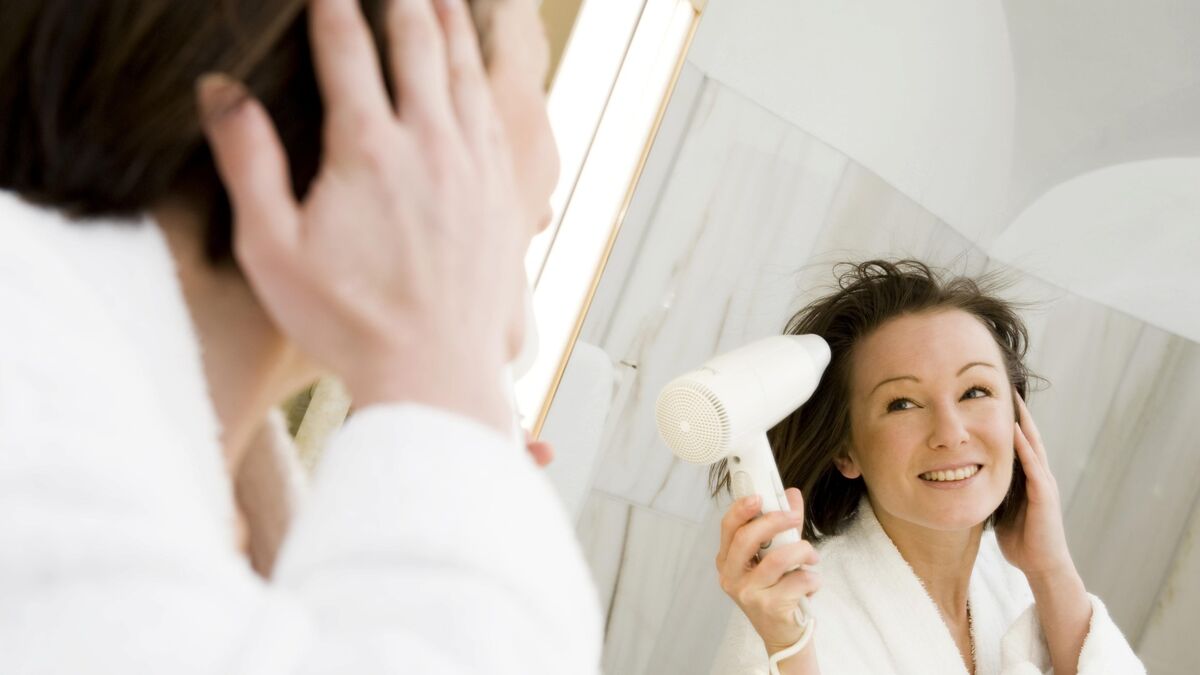 Портят шевелюру своими же руками: эту ошибку при сушке волос феном допускают 99% женщин
