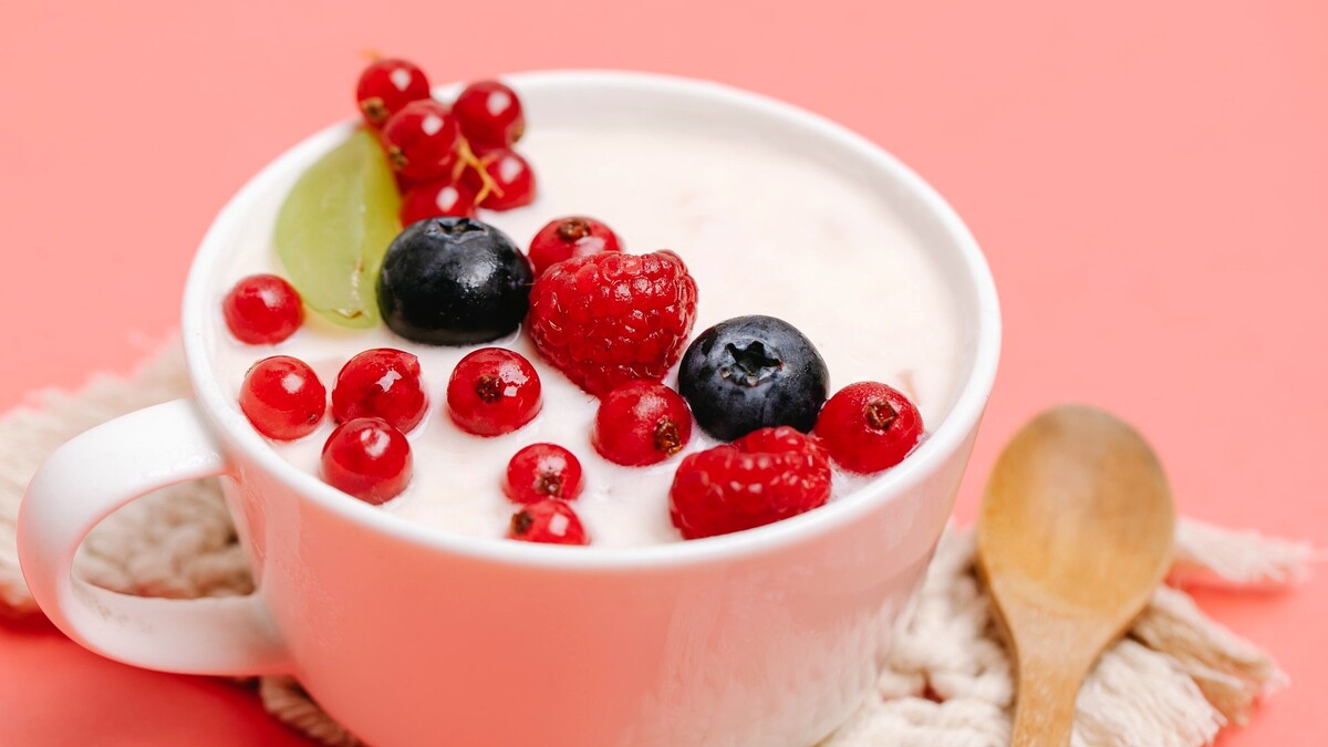 Йогурт по-домашнему: как его готовить, знает диетолог