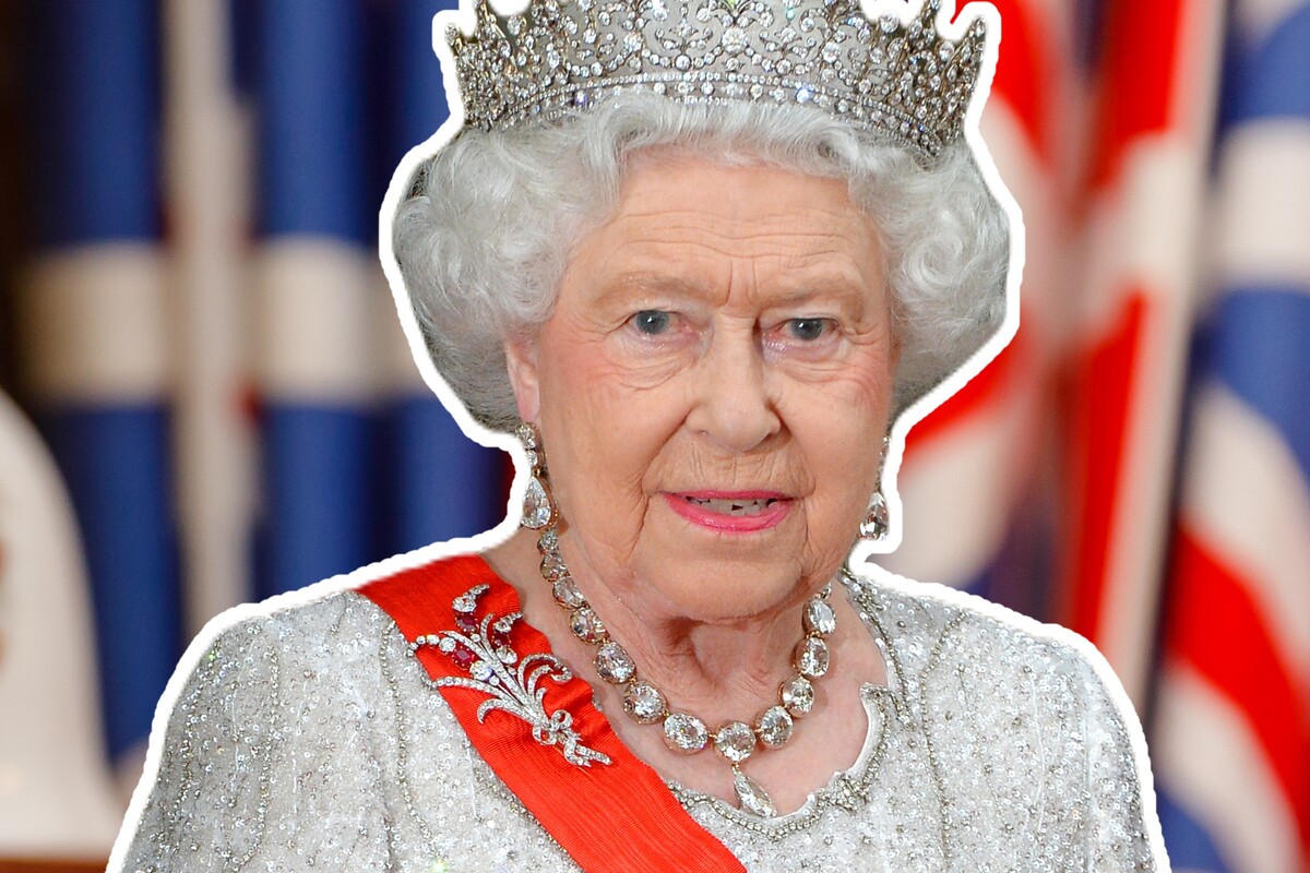 «Словила» бумеранг: за что королеву Англии забросали яйцами 