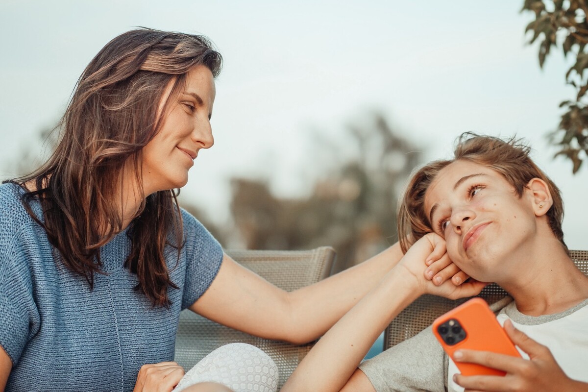 Как не стать врагом подростку: психолог дала важный совет родителям