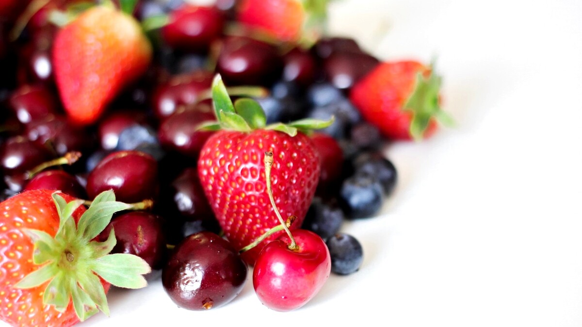Худеющим на заметку: названа эффективная ягода для диет