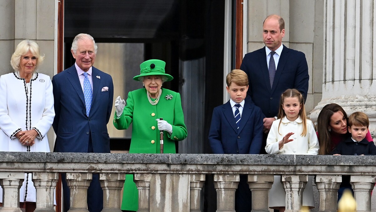 «Чувство долга»: чему научила Елизавета II будущих королей Британии