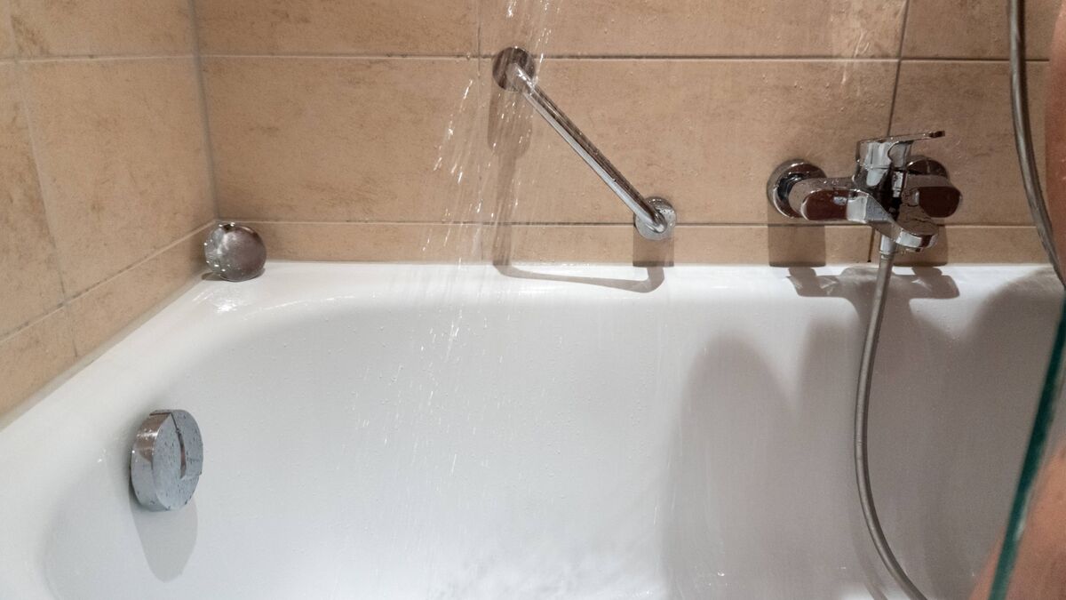 В ванной больше не будет появляться плесень: вот как избавиться от лишней сырости