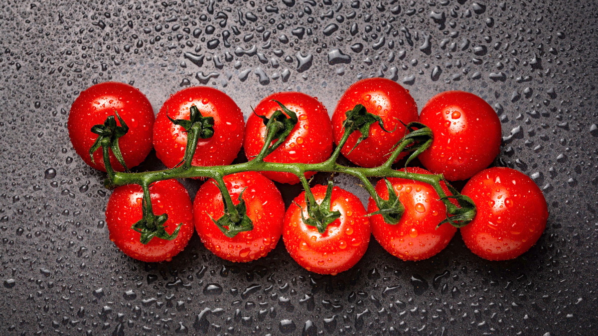 Диетолог озвучила опасные свойства томатов: кому лучше их не есть