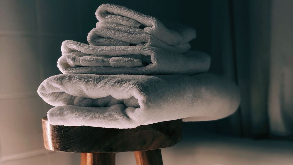 Посеревшие полотенца вновь будут белее снега: на час оставьте их в этом нехитром растворе