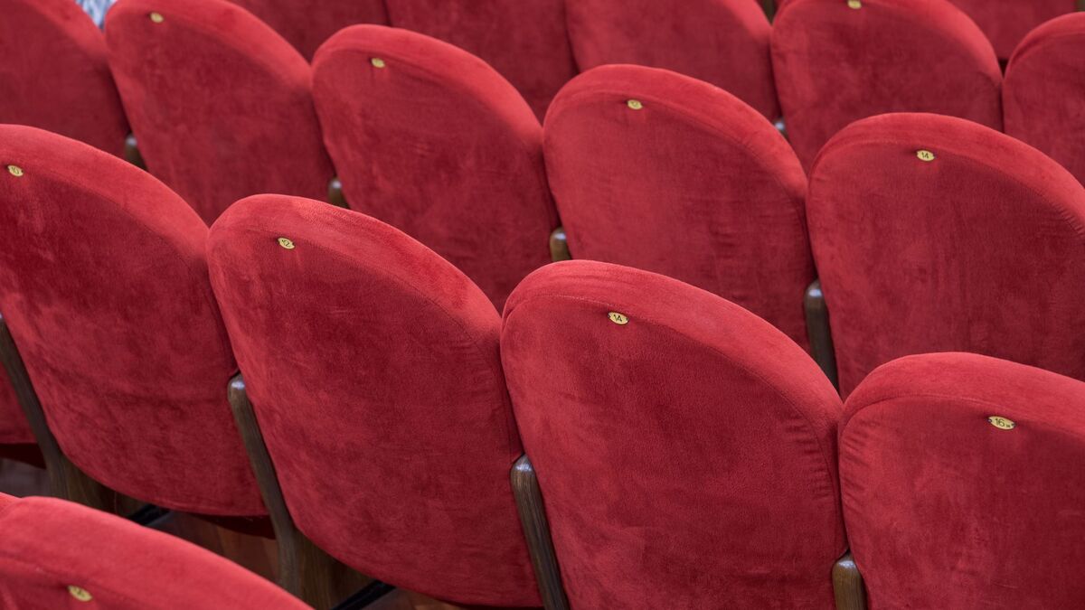 Кресла в театре делают красного цвета не для красоты: реальную причину знают единицы