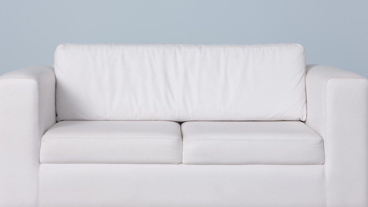 Самый простой способ: удалить пятно с дивана можно в два счета