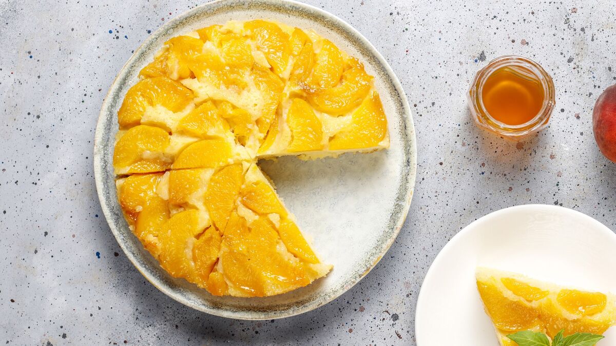 Нежный, как пломбир: тарт из консервированных персиков даже выпекать не нужно