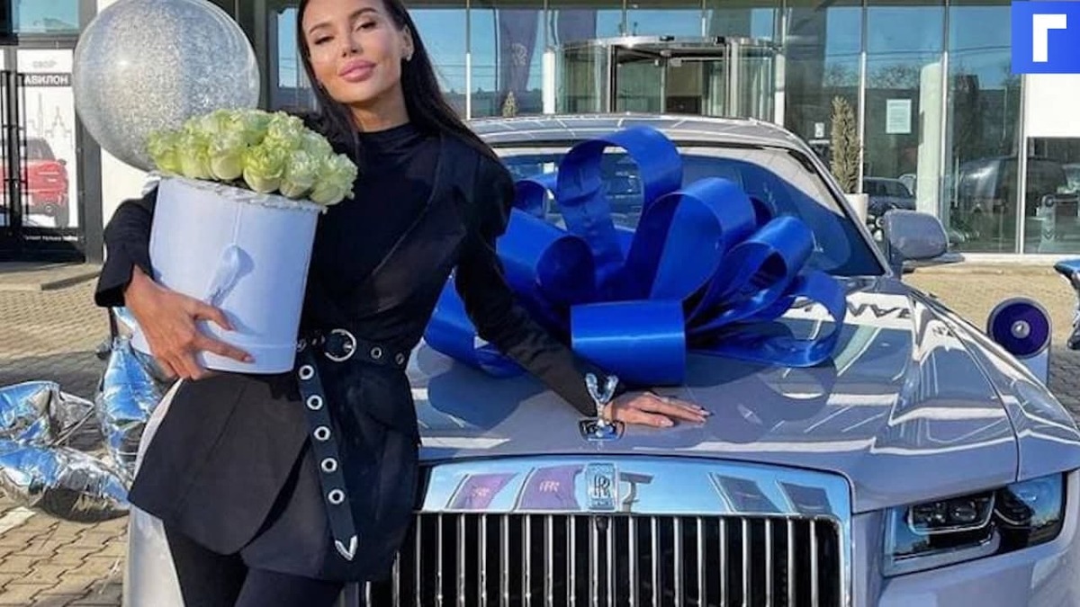 Рэпер Джиган подарил жене Оксане Самойловой автомобиль Rolls Royce за 30 млн рублей