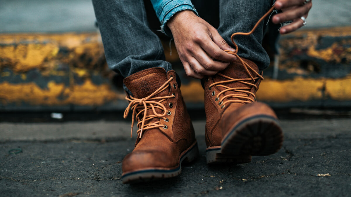 Шнурки на ботинках перестанут развязываться: поможет один хитрый трюк