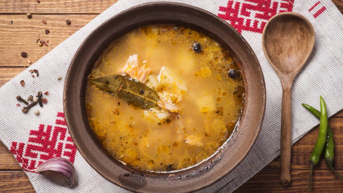 Сварите сразу побольше: быстрый рисовый суп со шпротами полюбит вся семья