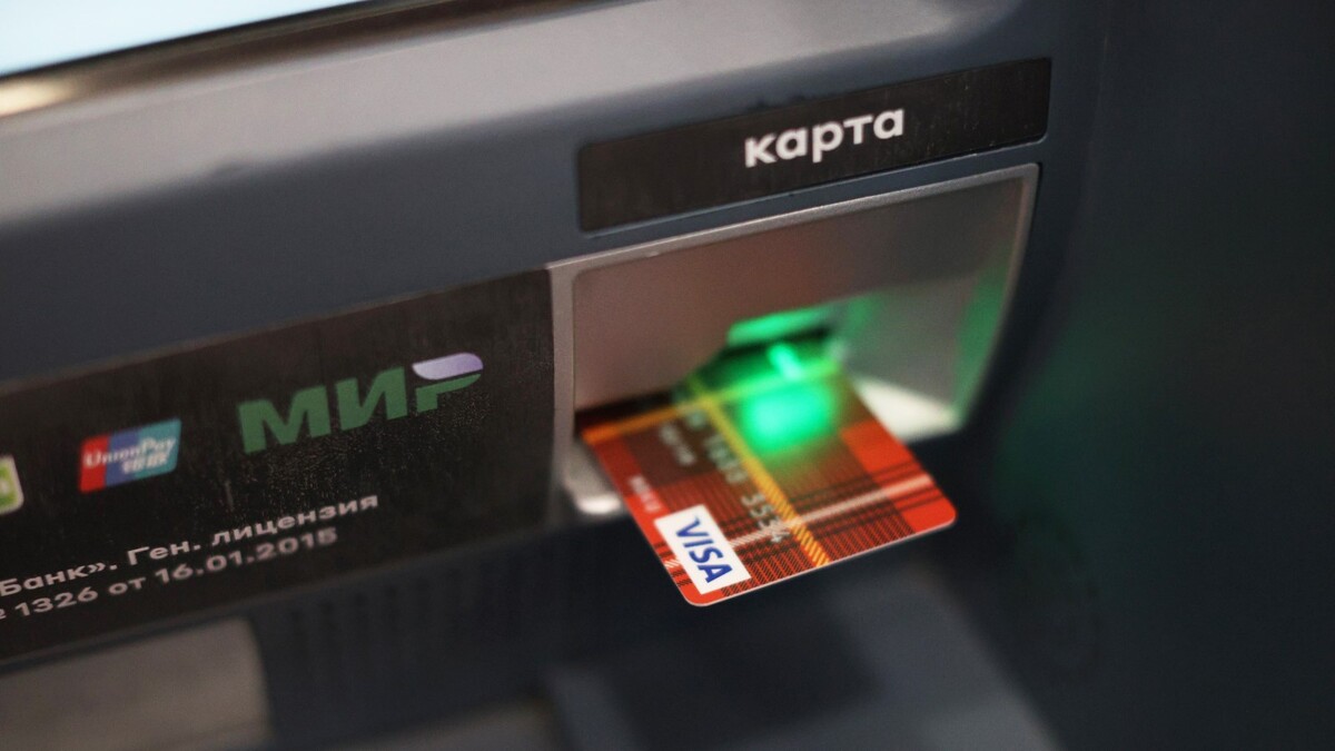 Останетесь без штанов: мошенники атакуют россиян прямо у банкоматов
