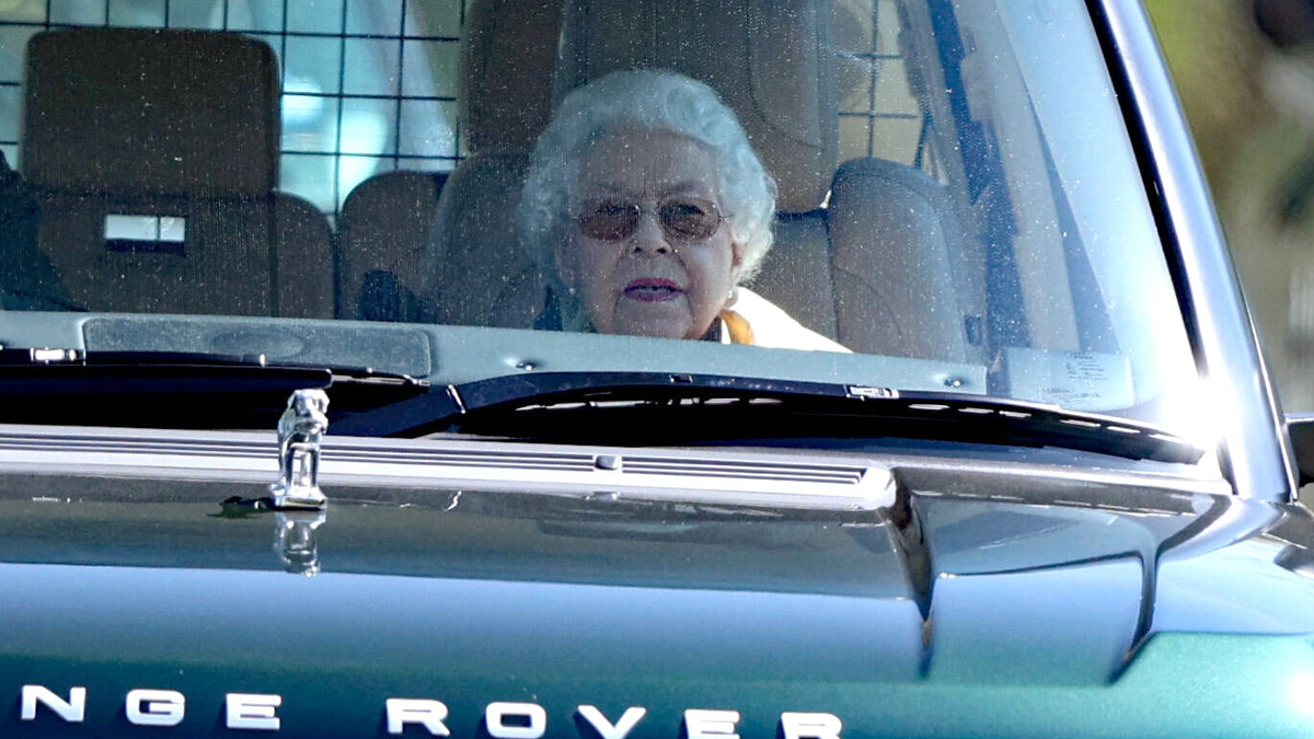 Родилась второй раз: 96-летний день рождения королевы едва не стал последним