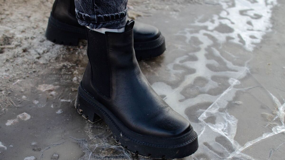 Зимой 2024 такая обувь будет самой модной: стилист назвала топ-4