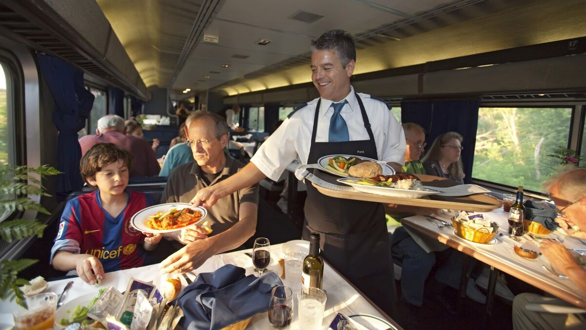 Вот почему вагоны-рестораны убрали из поездов на самом деле: вы не поверите
