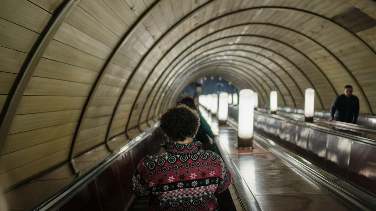Поручни в метро «едут» быстрее эскалаторов: не догадаетесь, зачем так сделали