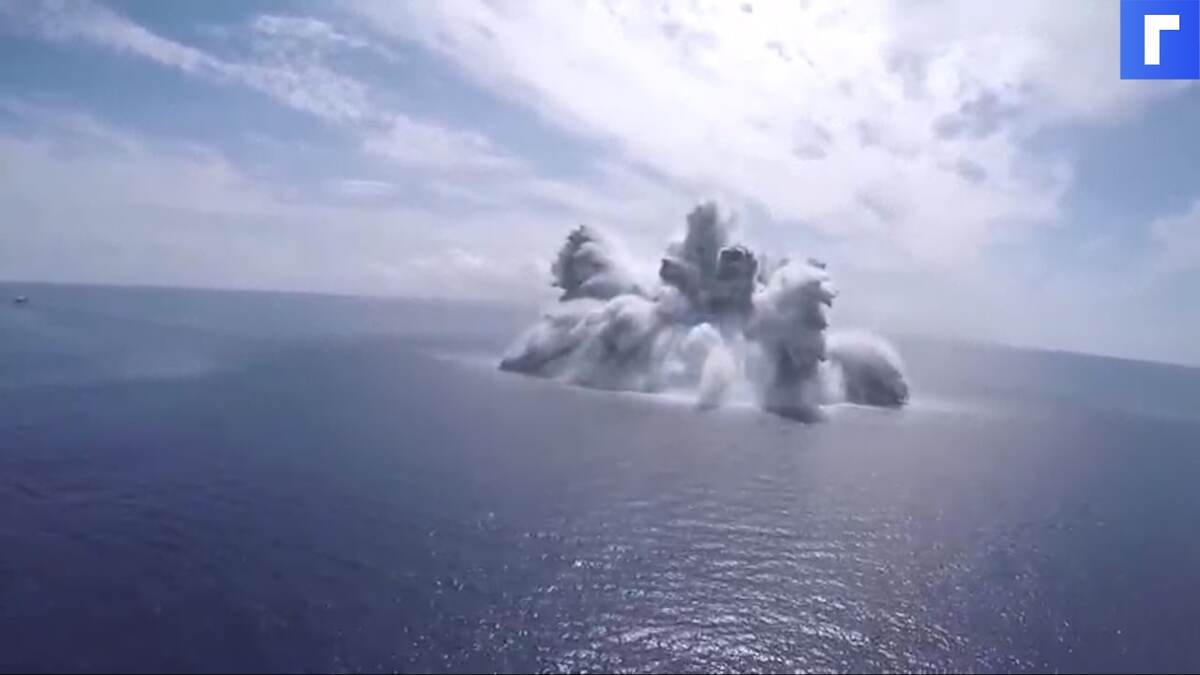 Американский авианосец испытали мощным подводным взрывом