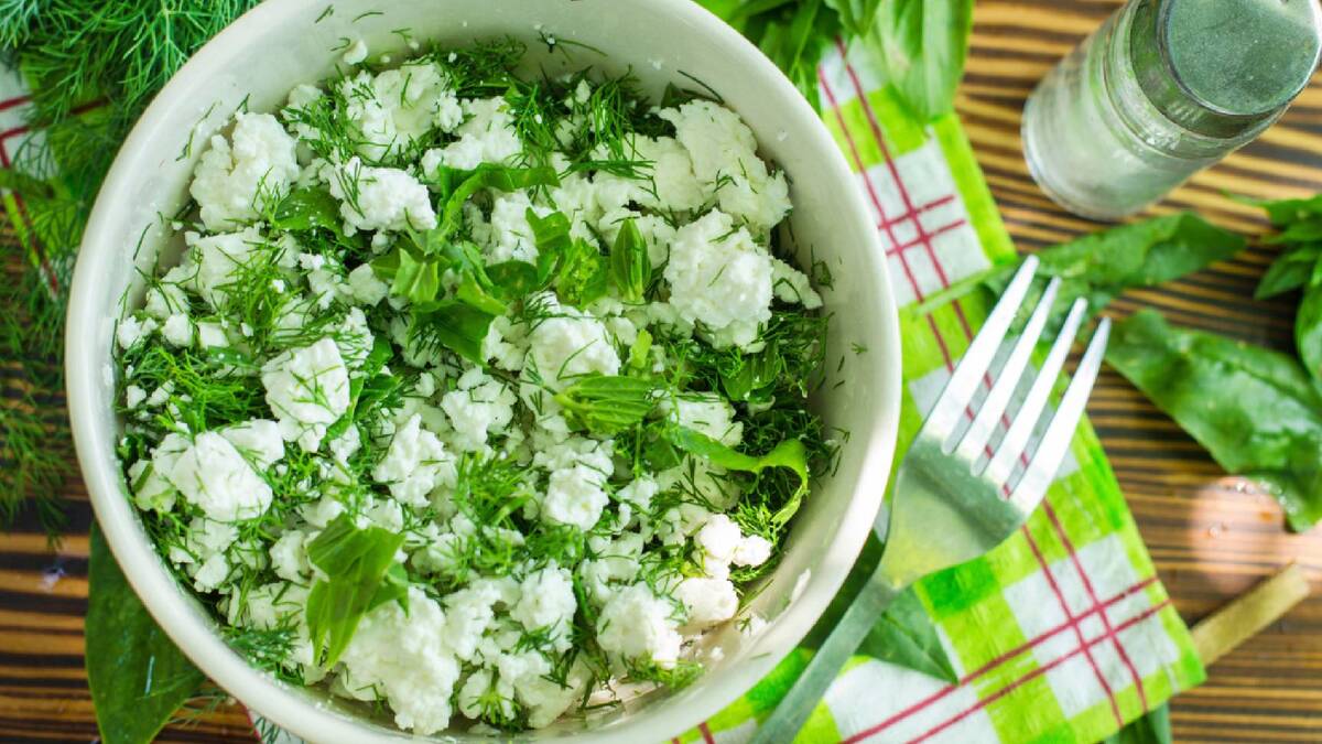 Кладезь витаминов: вы не сможете оторваться от этого вкуснейшего салата с зеленью