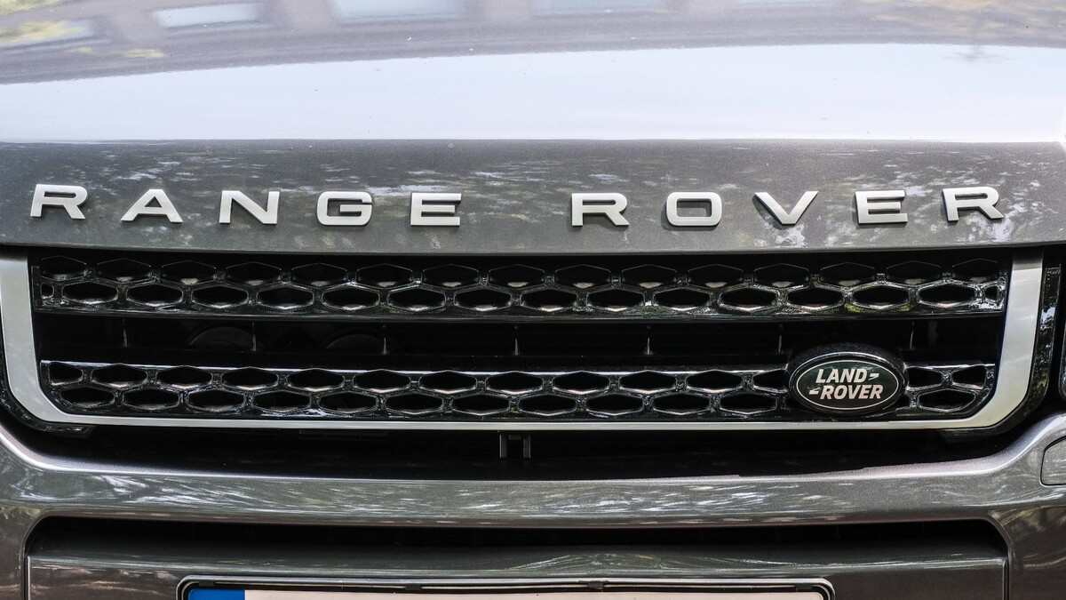 Представлен новый внедорожник Range Rover с улучшенной колесной базой