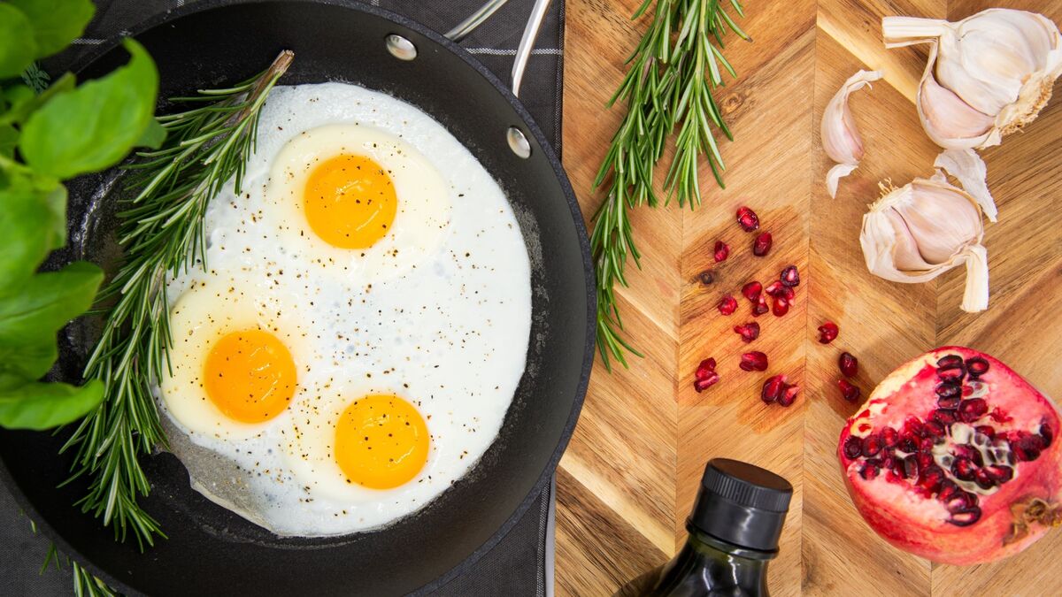 Добавьте к привычной яичнице всего один продукт: похудеете в 2 раза быстрее 