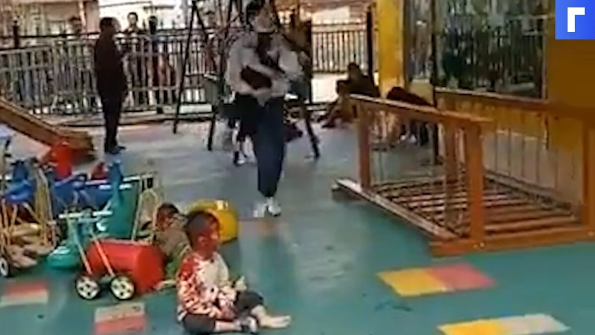 В Китае мужчина напал на воспитанников детского сада с ножом 