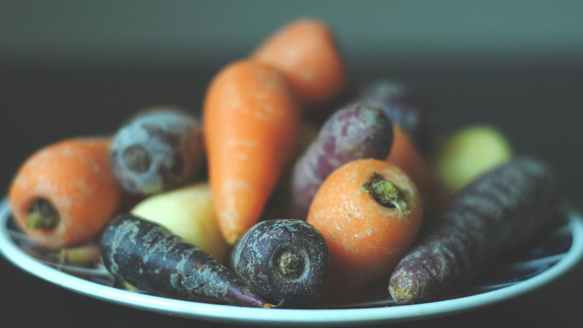 Домочадцы потребуют добавку: эти блюда из остатков вареной свеклы и моркови сразят наповал