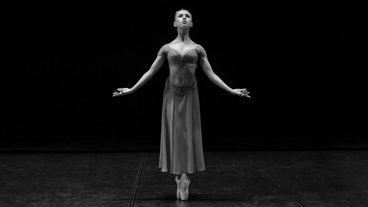 Не стало 20-летней балерины Алеси Лазаревой