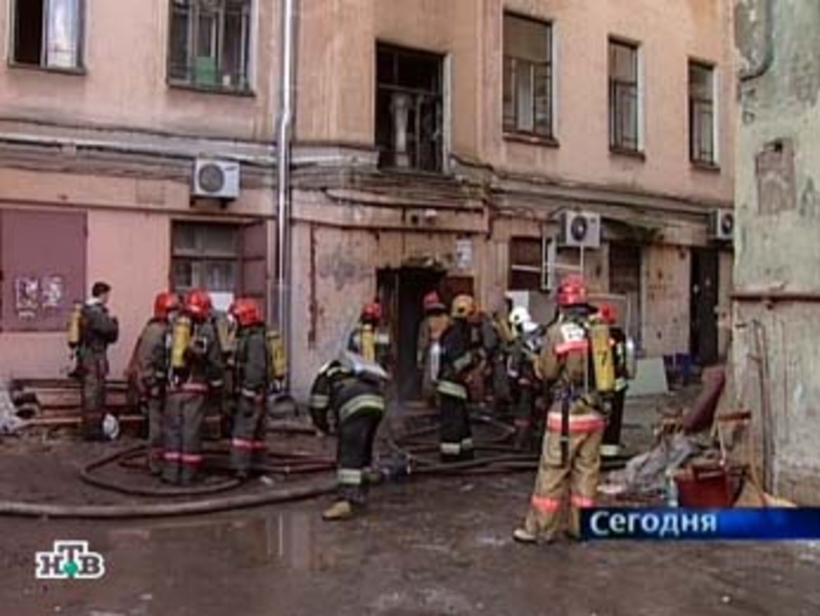 В доме на Суворовском проспекте произошел пожар
