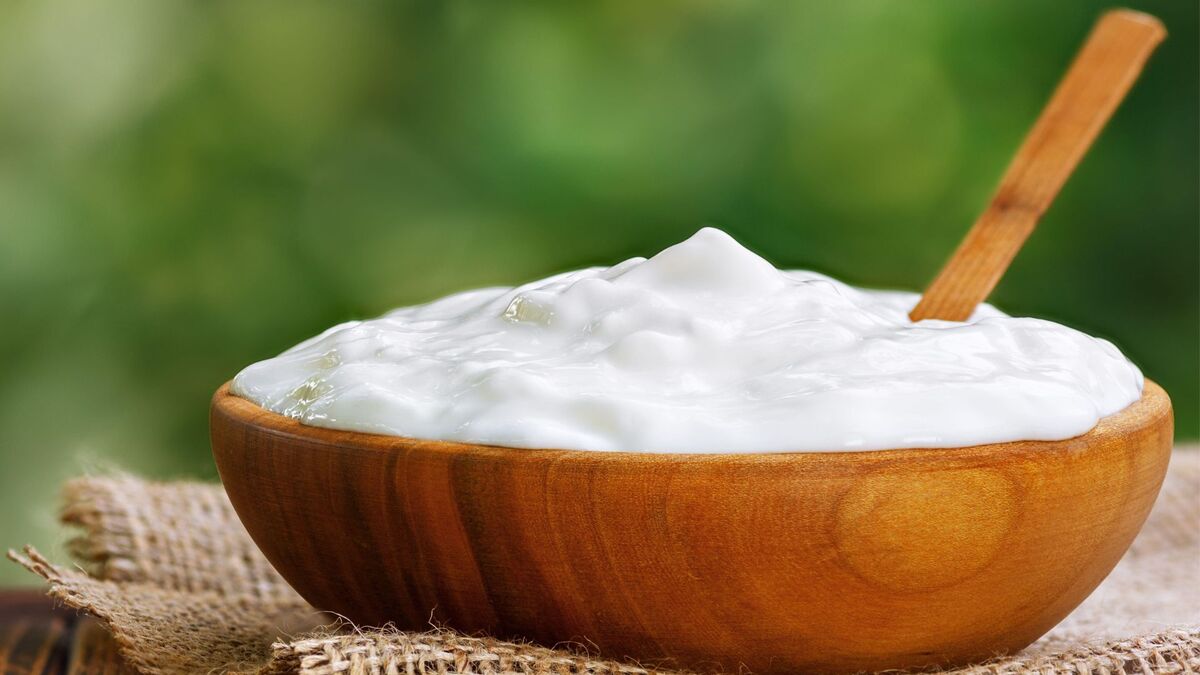 Сметана в тарелке. Сметана вечером можно ли. Сметана. Сметана. Сметана вечером можно ли.