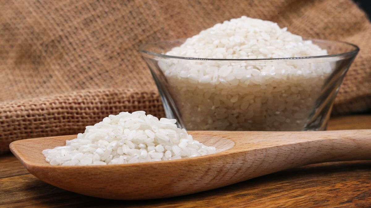 Из чего делают рис. Высокоурожайные сорта риса. Разновидности риса. Белый и бурый рис. Рис текстура.