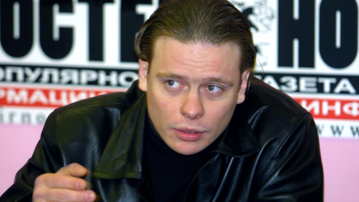 Пчела из «Бригады» пал на колени перед зрителями: почему он ...