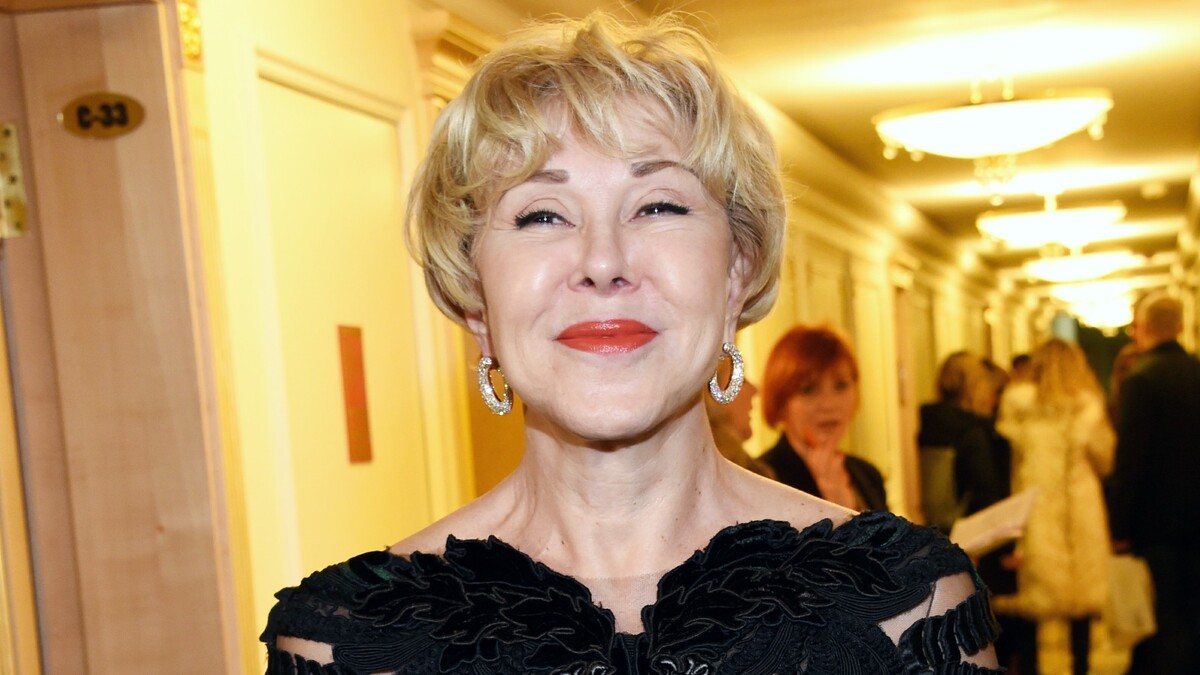 на одном конце стола успенская