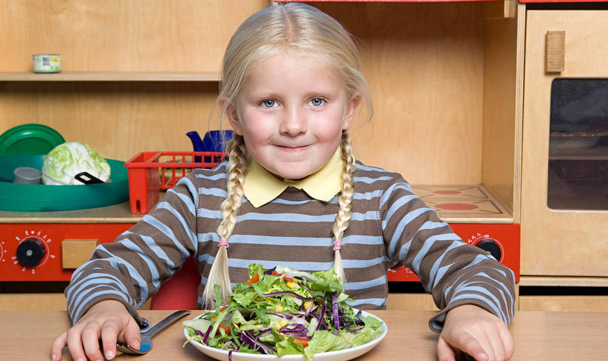 Закрой столовая. Трудовое воспитание фото детей в школьной столовой. Оки у детей. Salad Kids.