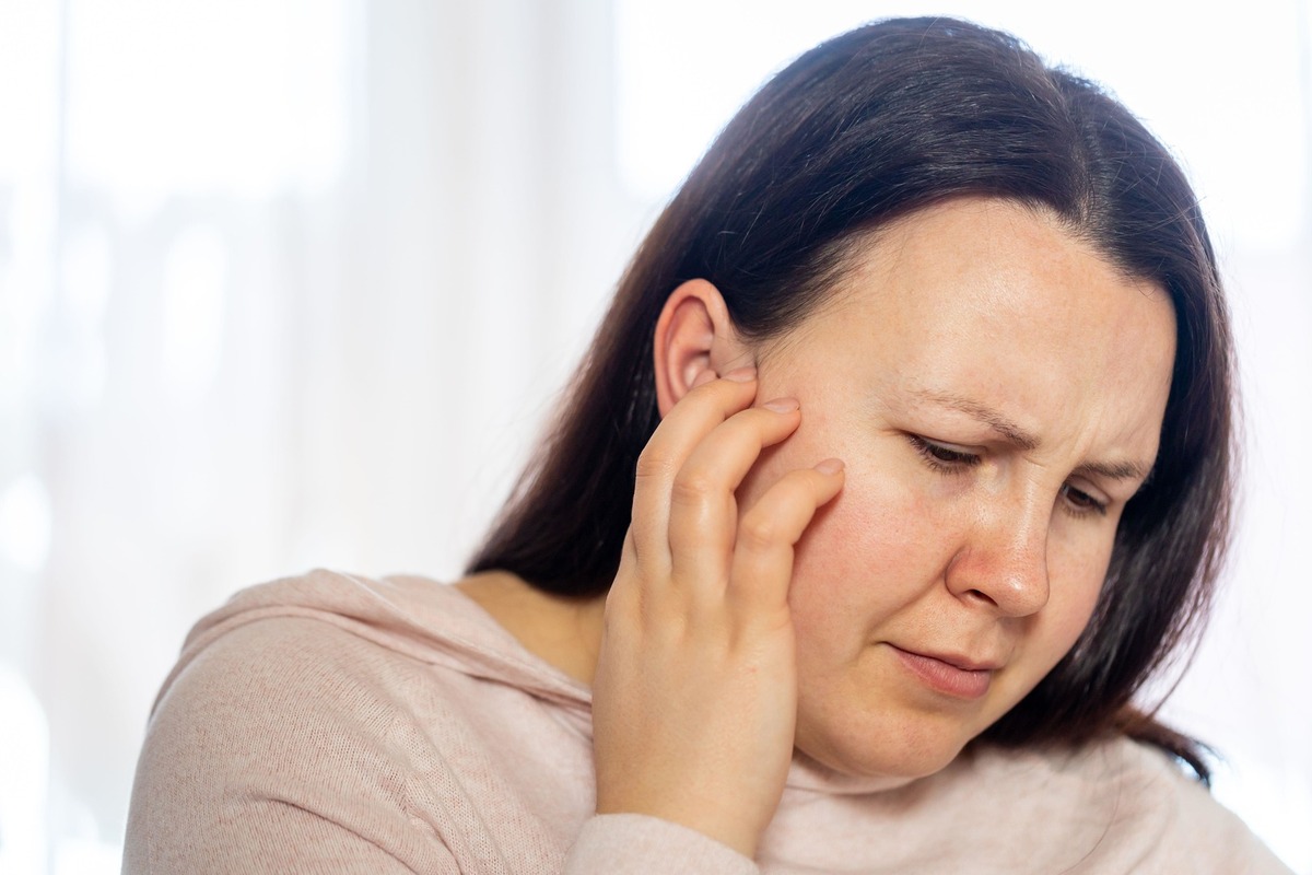 Беспокоит шум в ушах? Врач предупредил о смертельной опасности