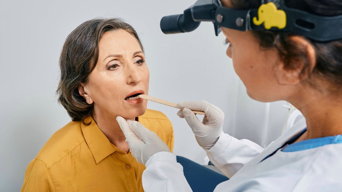 Вдох через рот. Губами на ушко. Говорить через рот. Говорить через рот. Словами через рот мем.