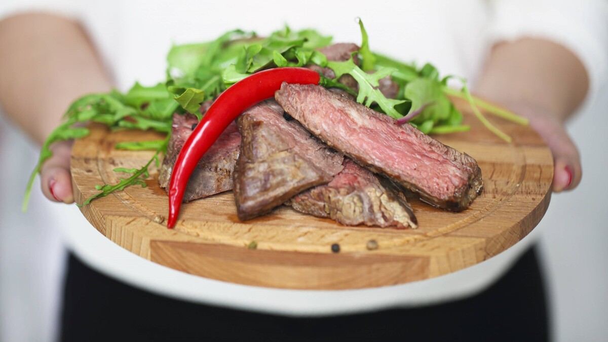 Вырезки говядины для стейков. Для отбивания мяса. Мясо мягкое и сочное. Свинина шейка. Отбивное мясо.