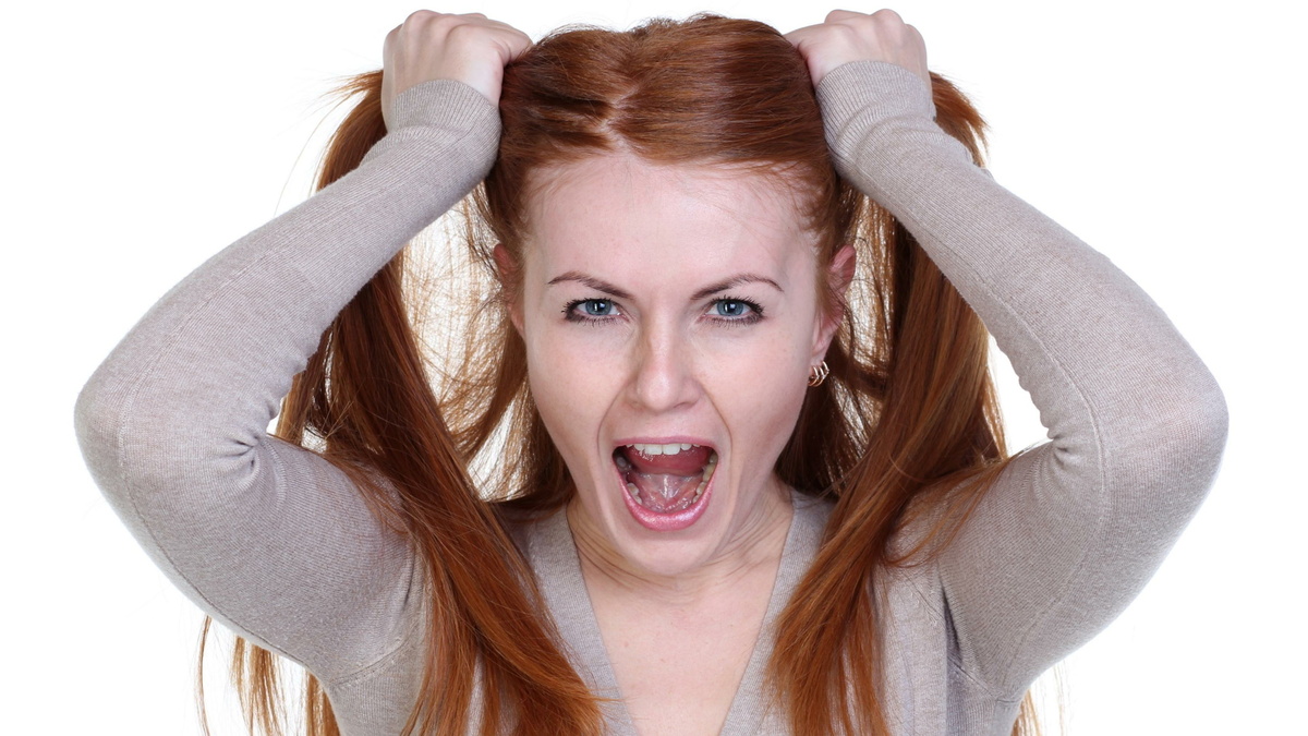 женщина эмоции. Natalie imbruglia 2022. кричащая женщина. т жестких женщин. брюнетку за волосы.