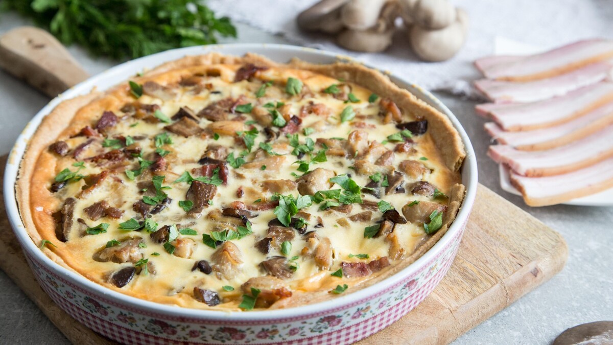 Французский КИШ со шпинатом и грибами