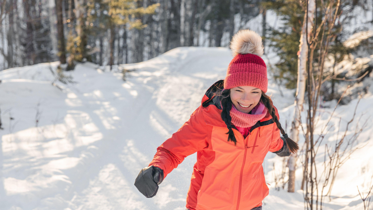 Ни за что не поверите: вот для чего на шапках делают пушистые помпоны