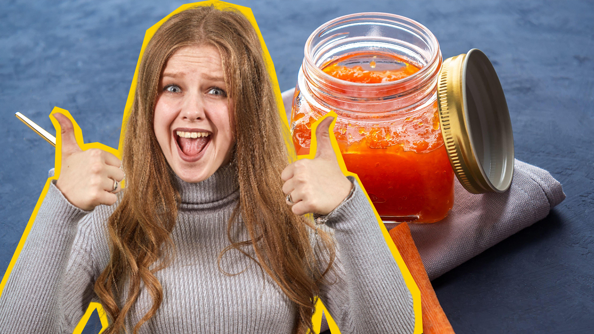 женщина открывает банку. девушка открыла банку. открывает банку. женщина открывает банку. Opened jar.