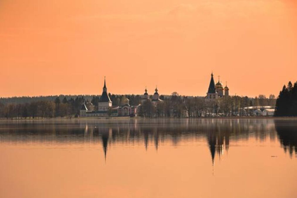 Легенды города, построенного в 1495 году: от озерного чудовища до самого звучного колокола – страшно интересно