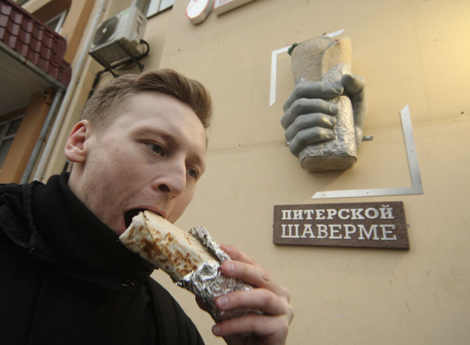«С капустой»: петербуржцы объяснили, почему не будут есть шаверму по московскому ГОСТу