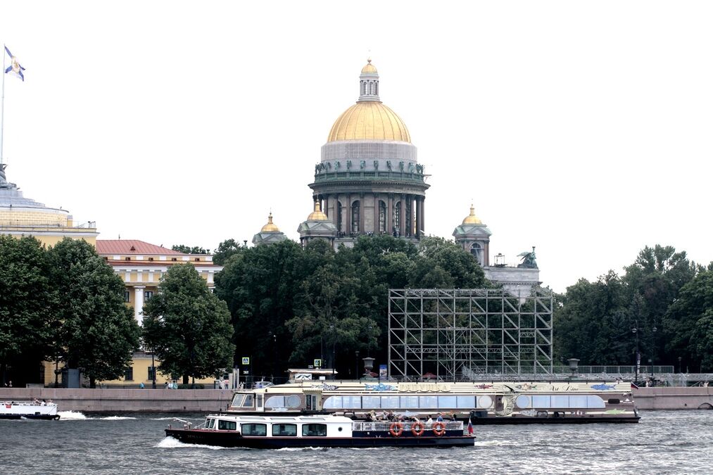 Где устроить свадебную фотосессию в Санкт-Петербурге: романтичные локации для эффектных снимков
